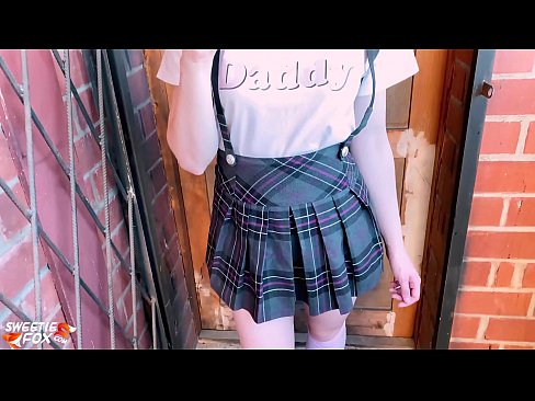 ❤️ Školáčka jej hlboko vysaje penis a namiesto vyučovania šuká. ❤️ Porno video na nás