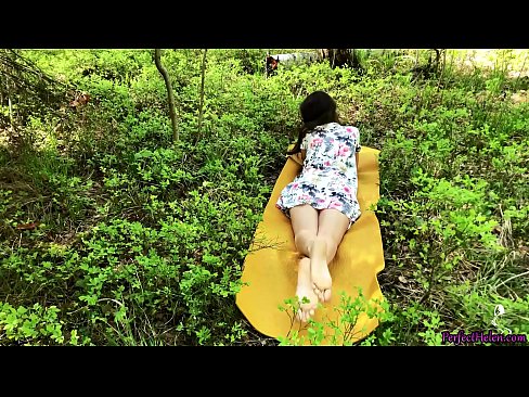 ❤️ Cudzinec na Tinderi masturbuje moju kundičku a vášnivo šuká v lese ❤️ Porno video na nás