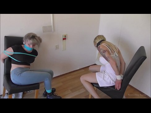 ❤️ Závislá / zviazaná a s roubíkom / dievča v núdzi ❤️ Porno video na nás