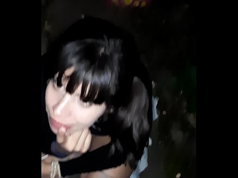 ❤️ Na ulici opuchnutý penis výmenou za cukríky ❤️ Porno video na nás