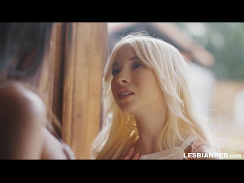 ❤️ Dievča príde domov o niekoľko mesiacov neskôr a skončí pri jedení kundičky svojej nevlastnej mamy ❤️ Porno video na nás