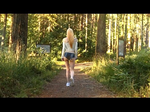 ❤️ Krásna žena sa pohybuje pomaly, nie nahé video ❤️ Porno video na nás
