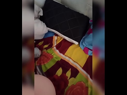❤️ Moja spolubývajúca zostáva doma sama, pretože jej manžel odchádza na dovolenku, a ja využijem príležitosť, aby som ju ošukal a naplnil jej zadok mliekom ❤️ Porno video na nás
