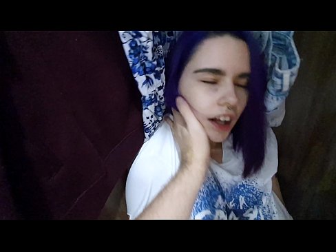 ❤️ Našiel som svoju sestru v skrini a pomohol som jej spraviť sa ❤️ Porno video na nás